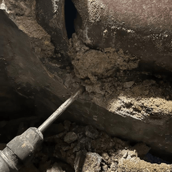 társasház karbantartás referencia, bontásra váró csövek