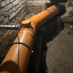 társasház karbantartás, új szennyvízcsövek