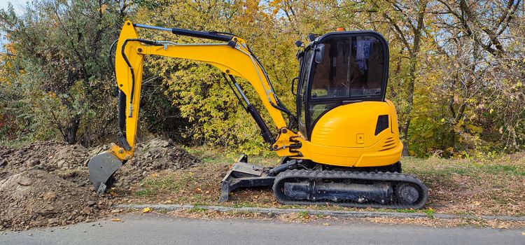 vízvezeték ásás, szennyvízcső fektetés földmunkagéppel